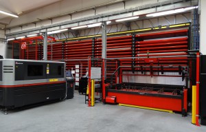 To install the automated warehouse Amada CS 300 II it was necessary “to extend” the Crema factory of Agardi.