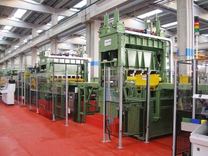 Levelling and cut-to-length line for hot-rolled stainless steel; central section with levelling machines. (Source: Viganò and Acciai speciali).