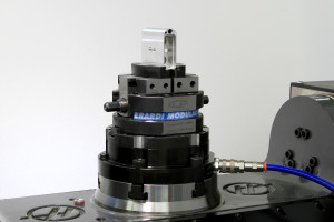 Vice model 640 type 1 and zero point mounted on the table of a 5-axis machining centre