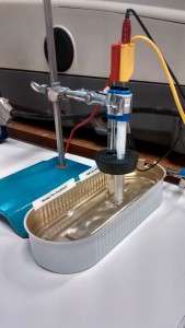 Electrochemical Impedance Spectroscopy (E.I.S.) test carried out on a box for the conservation of seafood products. Electrodes (platinum and calomel) are immersed into the aqueous aerated solution of NaCl 3.5% in weight.